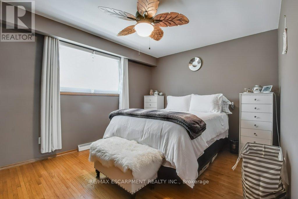 Photo 24 of 5945 Frontenac Street, Niagara Falls ON