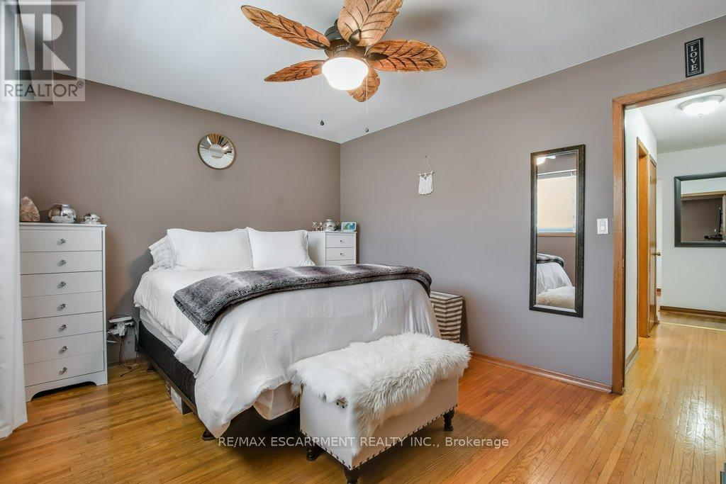 Photo 1 of 5945 Frontenac Street, Niagara Falls ON