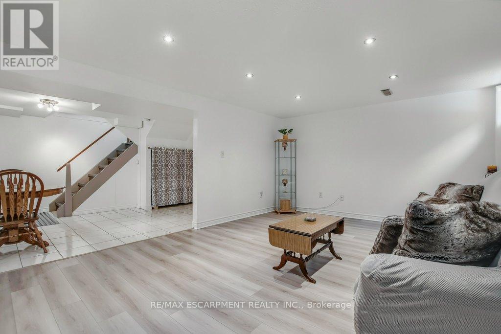 Photo 15 of 5945 Frontenac Street, Niagara Falls ON