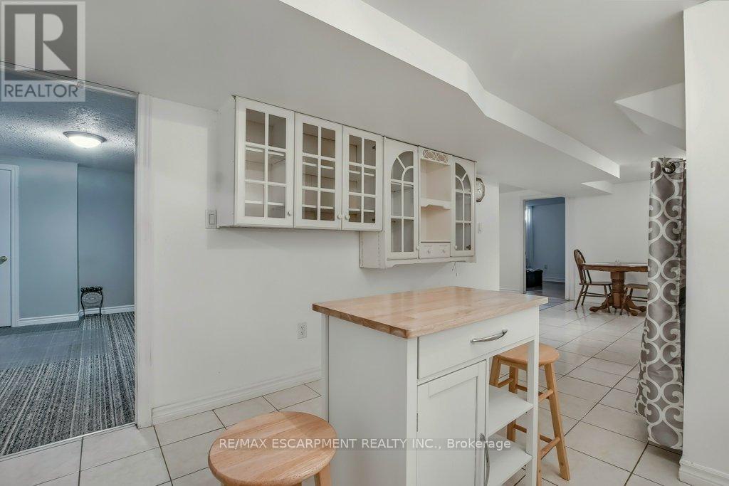 Photo 12 of 5945 Frontenac Street, Niagara Falls ON