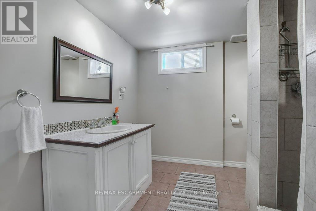 Photo 29 of 5945 Frontenac Street, Niagara Falls ON