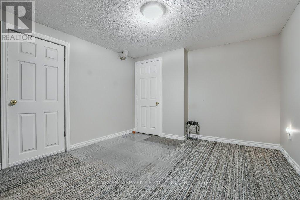 Photo 4 of 5945 Frontenac Street, Niagara Falls ON