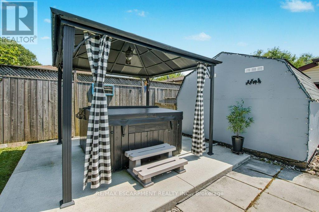 Photo 17 of 5945 Frontenac Street, Niagara Falls ON