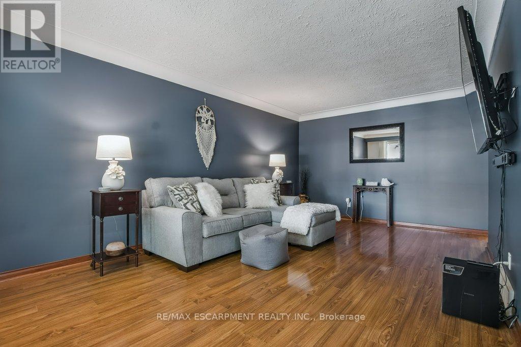 Photo 11 of 5945 Frontenac Street, Niagara Falls ON