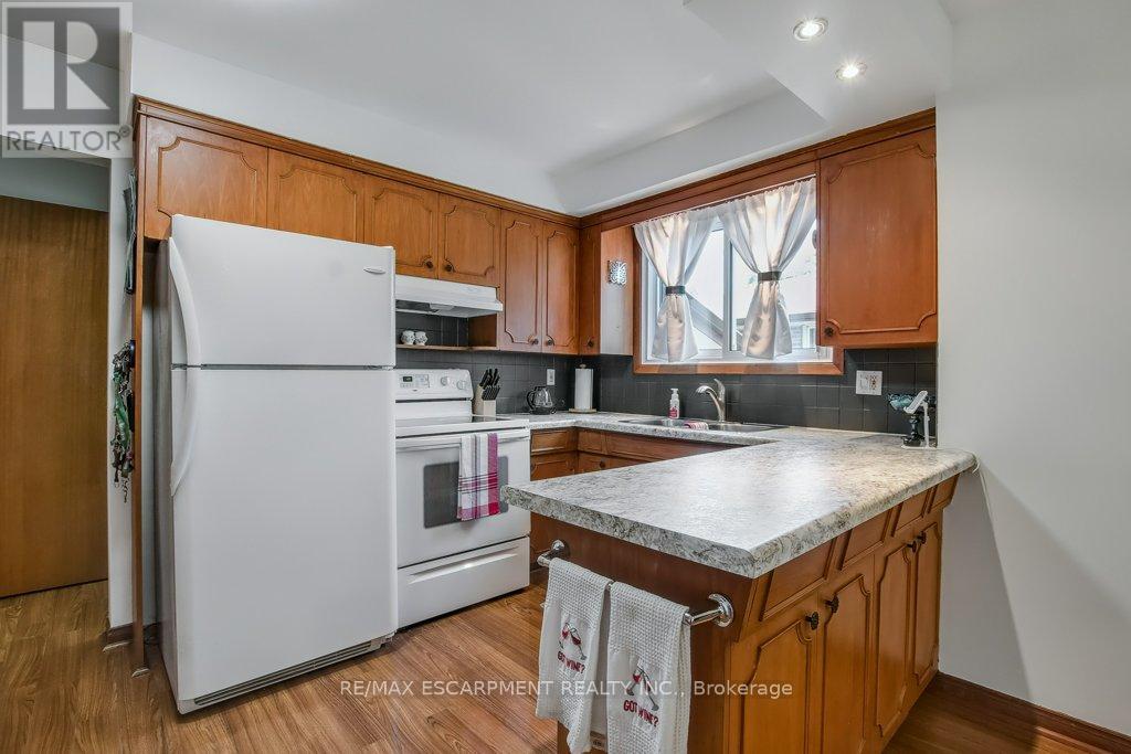 Photo 13 of 5945 Frontenac Street, Niagara Falls ON