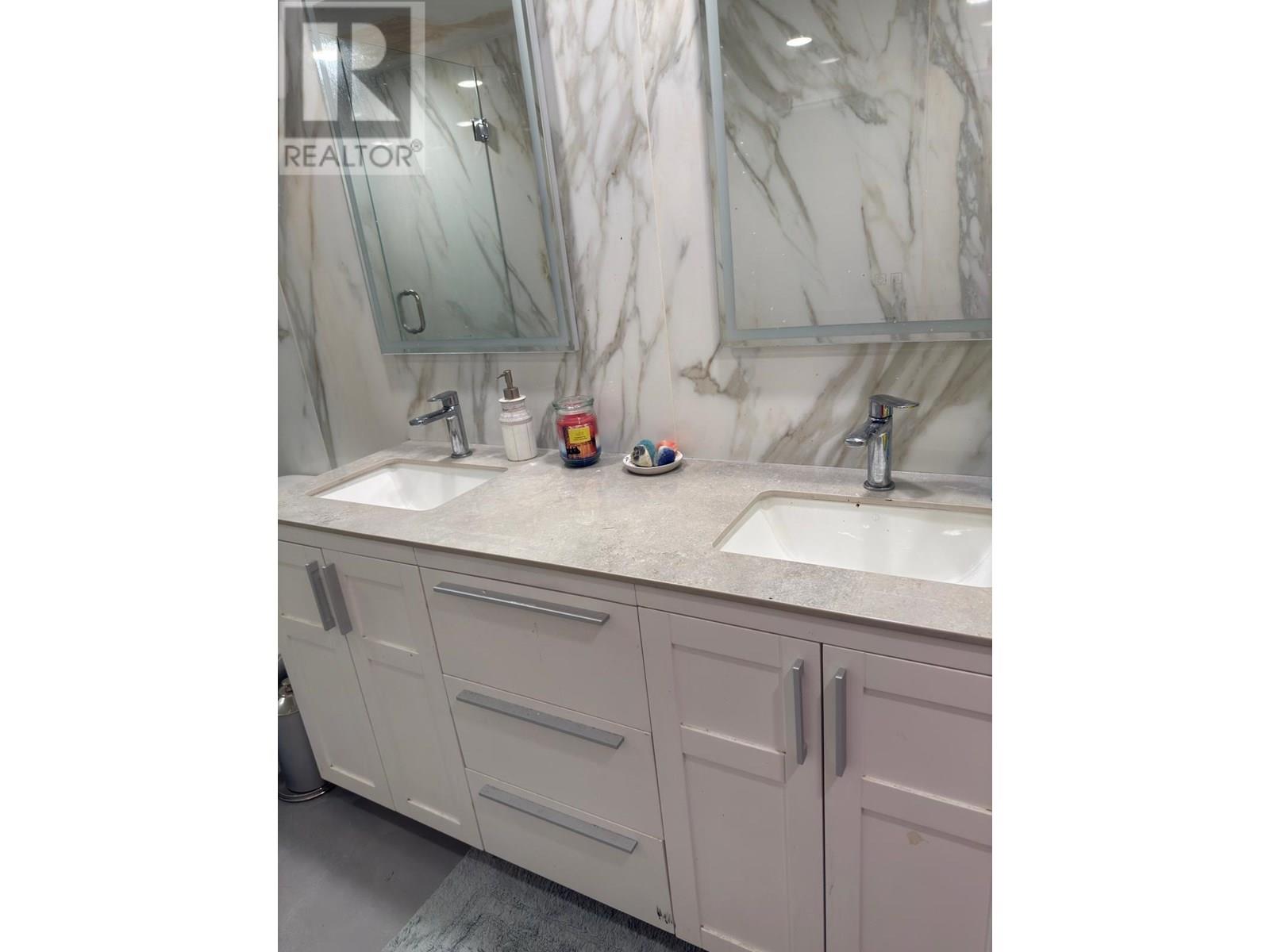 1239 235 KEITH ROAD, West Vancouver