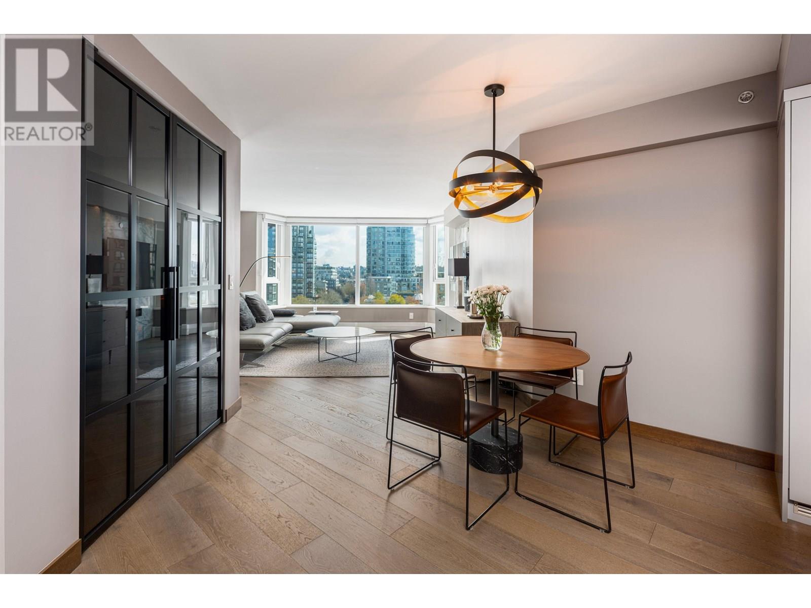 Photo 4 of 805 388 Drake Street, Vancouver BC