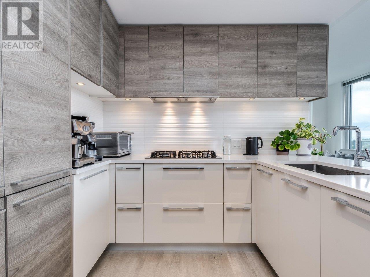 Photo 2 of 808 7303 Noble Lane, Burnaby BC