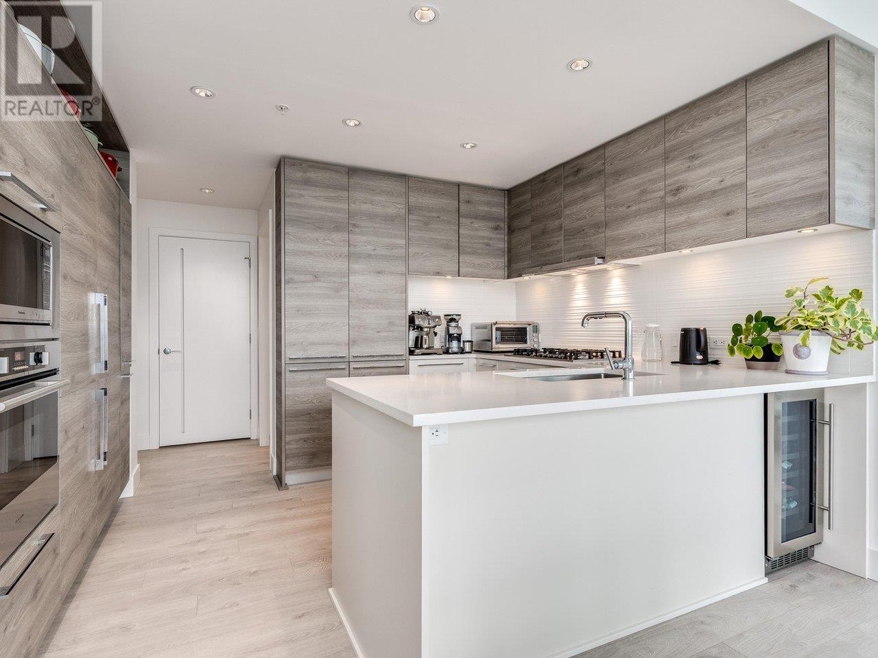 Photo 4 of 808 7303 Noble Lane, Burnaby BC