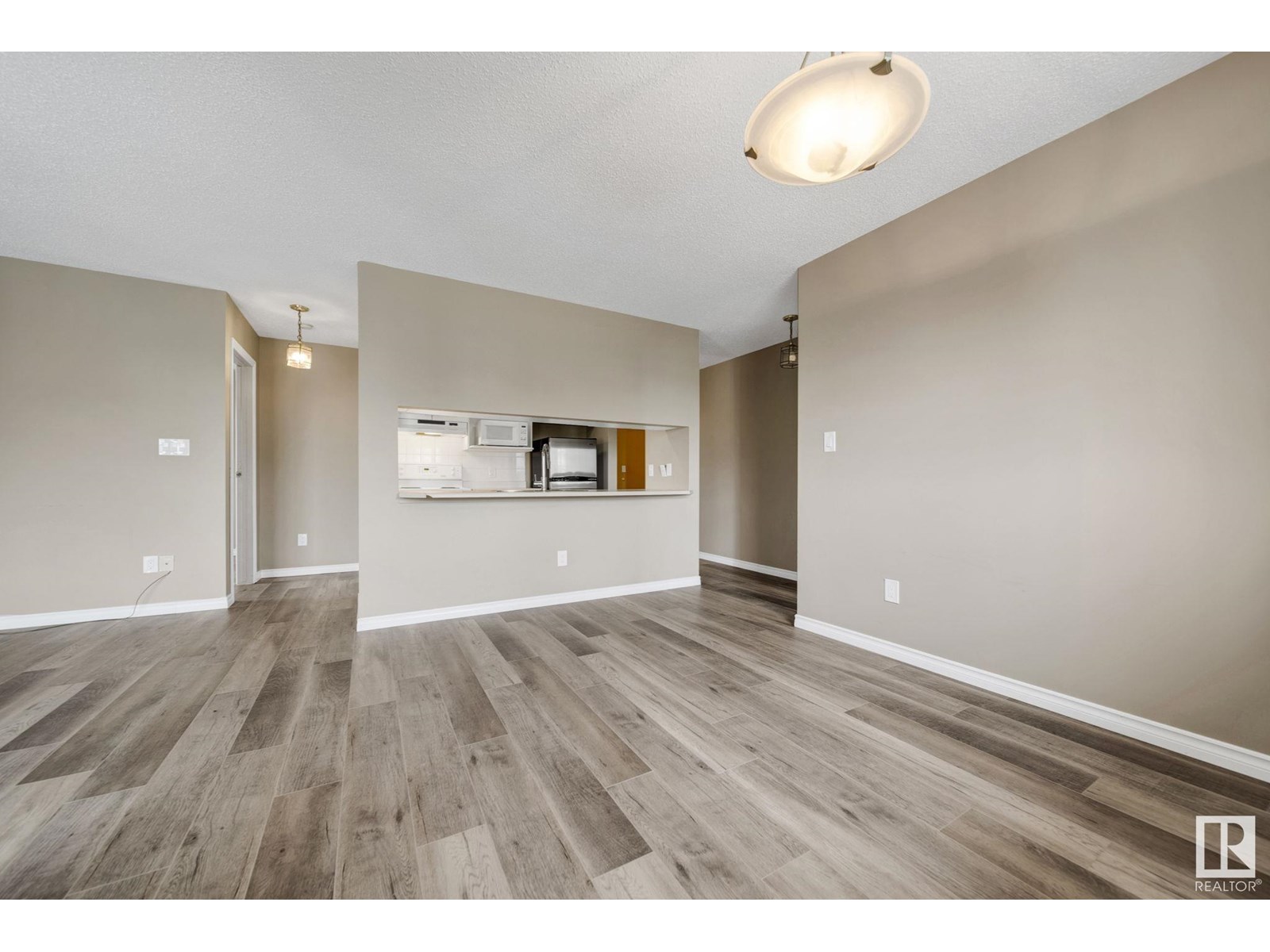 Photo 11 of 401 4220 139 Ave Nw Nw, Edmonton AB