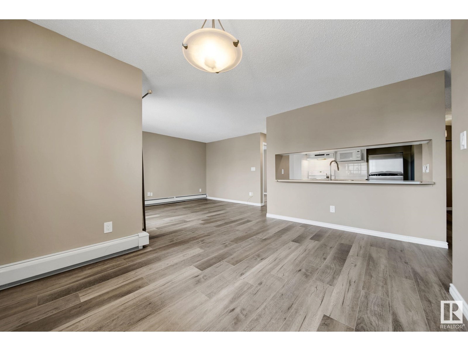 Photo 10 of 401 4220 139 Ave Nw Nw, Edmonton AB