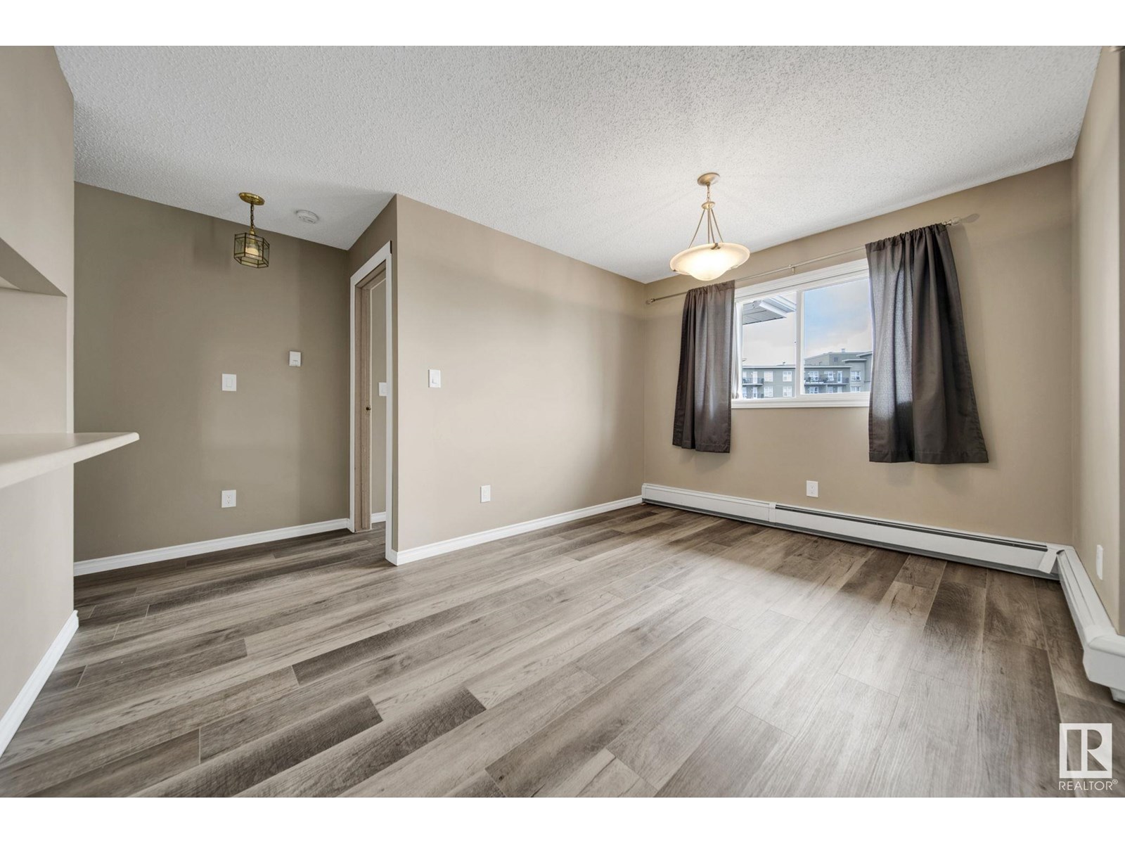 Photo 12 of 401 4220 139 Ave Nw Nw, Edmonton AB