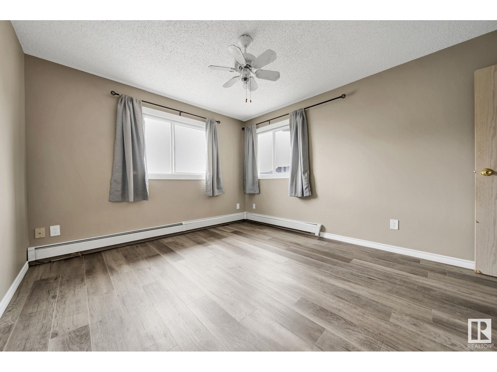 Photo 23 of 401 4220 139 Ave Nw Nw, Edmonton AB