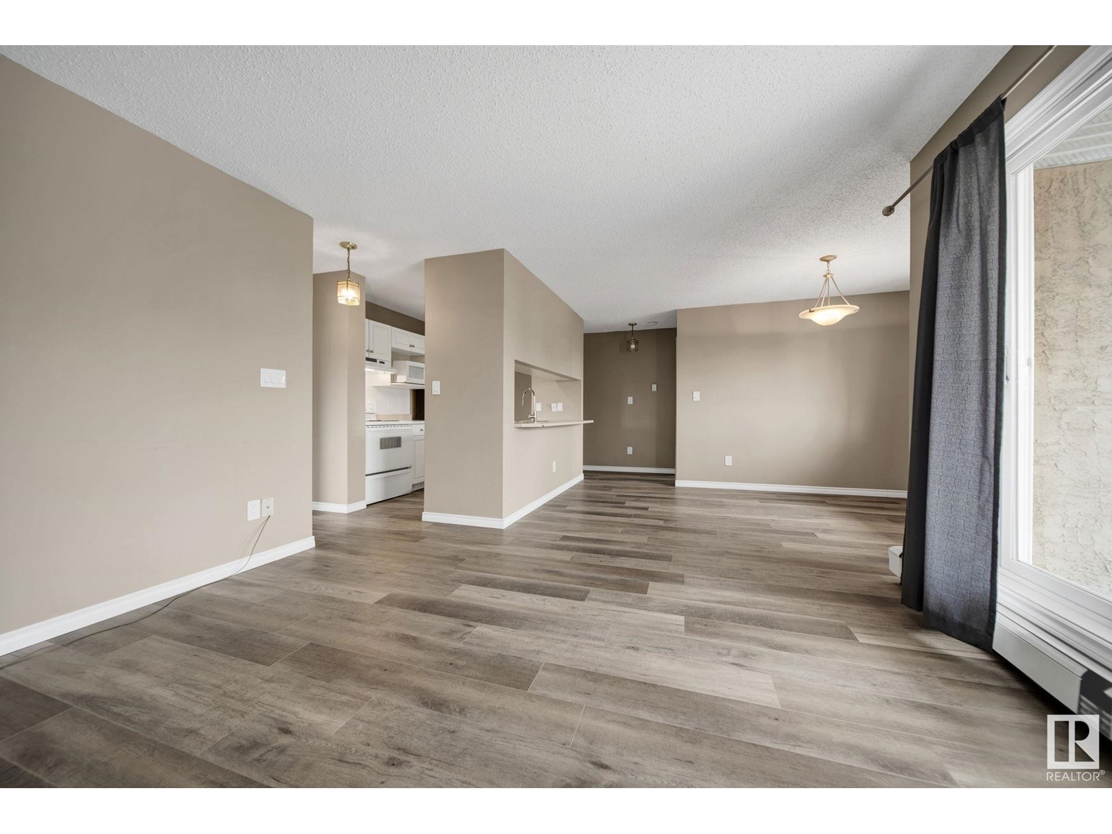 Photo 15 of 401 4220 139 Ave Nw Nw, Edmonton AB