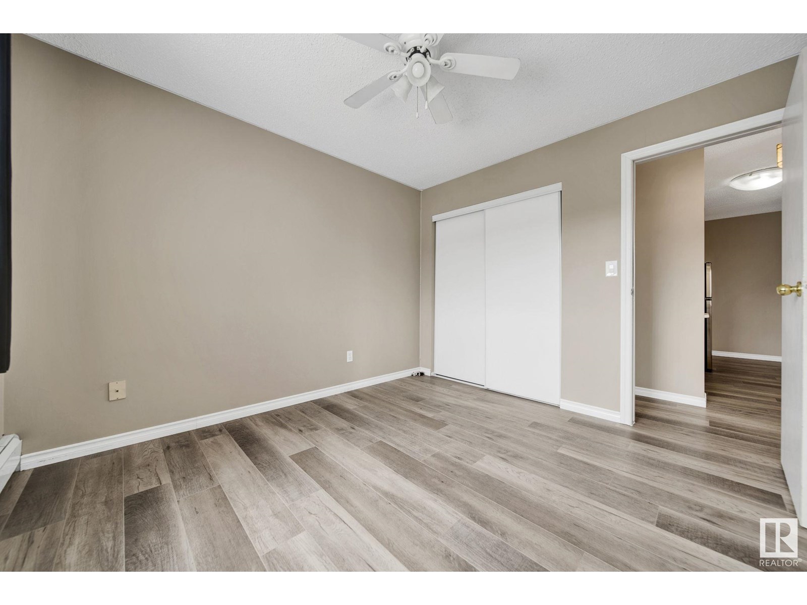 Photo 17 of 401 4220 139 Ave Nw Nw, Edmonton AB