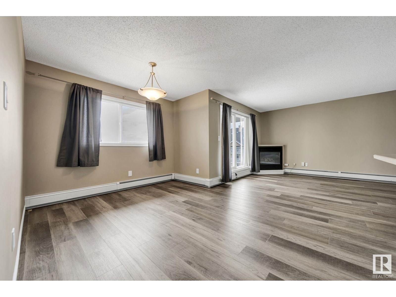 Photo 9 of 401 4220 139 Ave Nw Nw, Edmonton AB