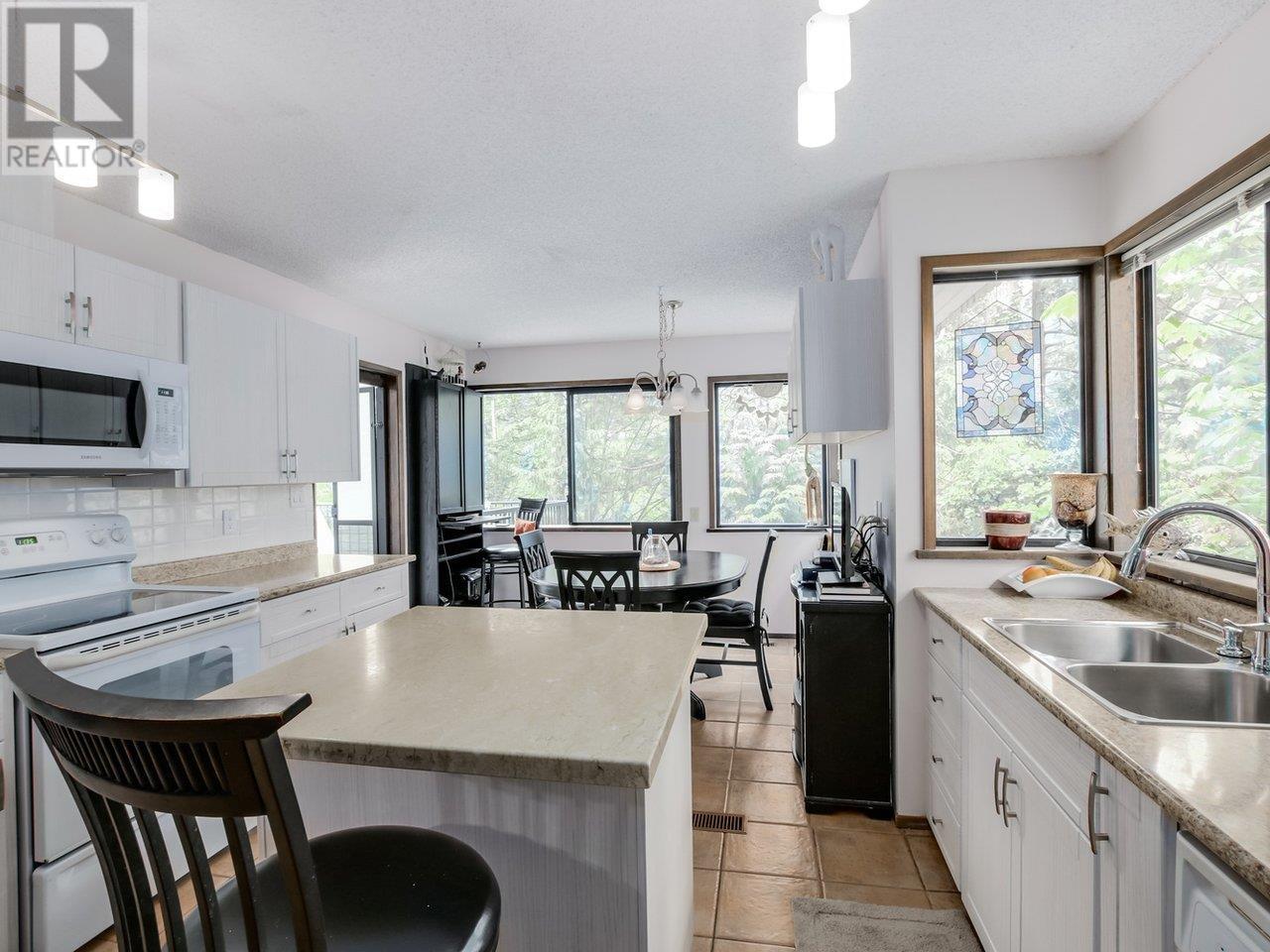 6490 WELLINGTON PLACE, West Vancouver