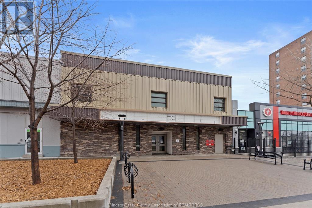 Photo 3 of 736 744 Ouellette Avenue, Windsor ON