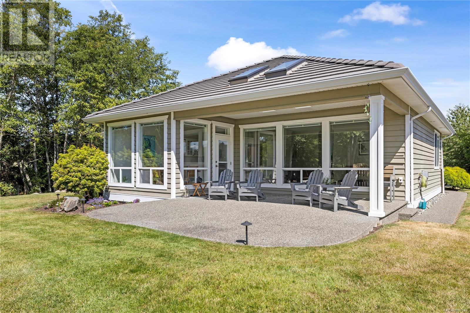 Photo 11 of 636 Morningstar Dr, Parksville BC