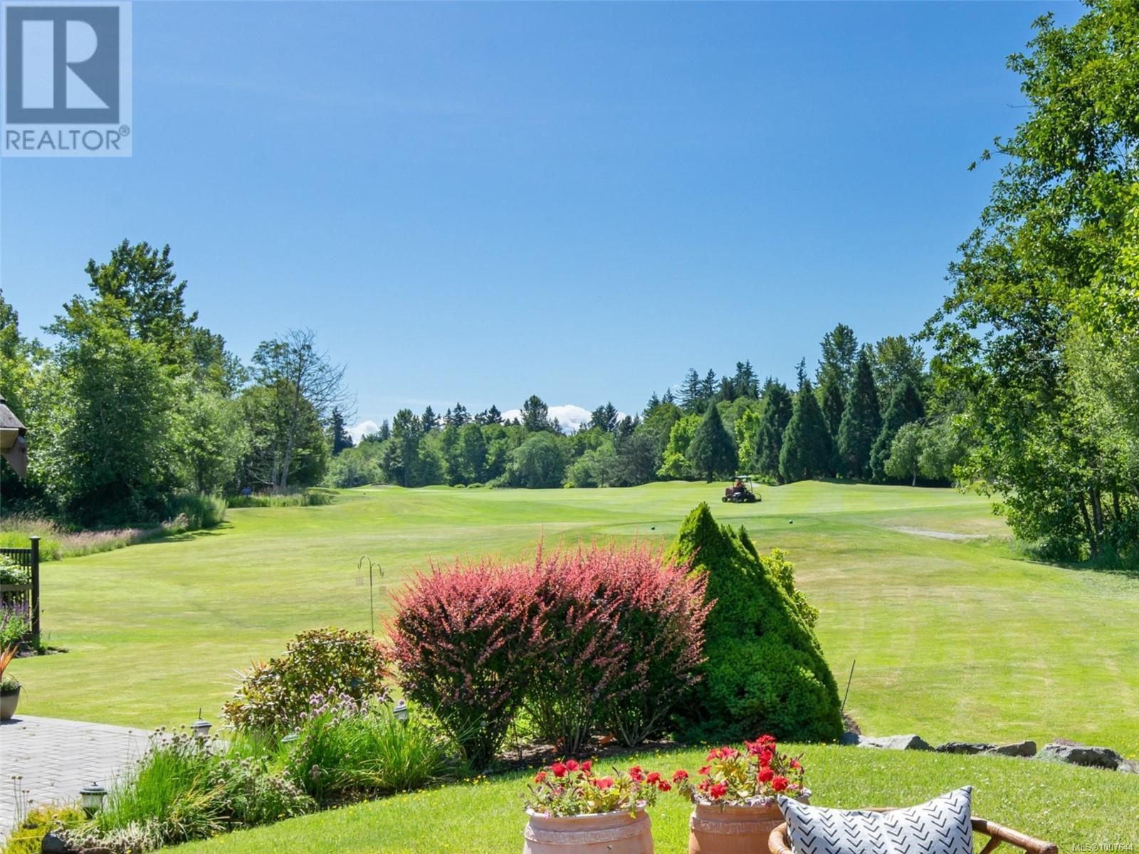 Photo 2 of 636 Morningstar Dr, Parksville BC