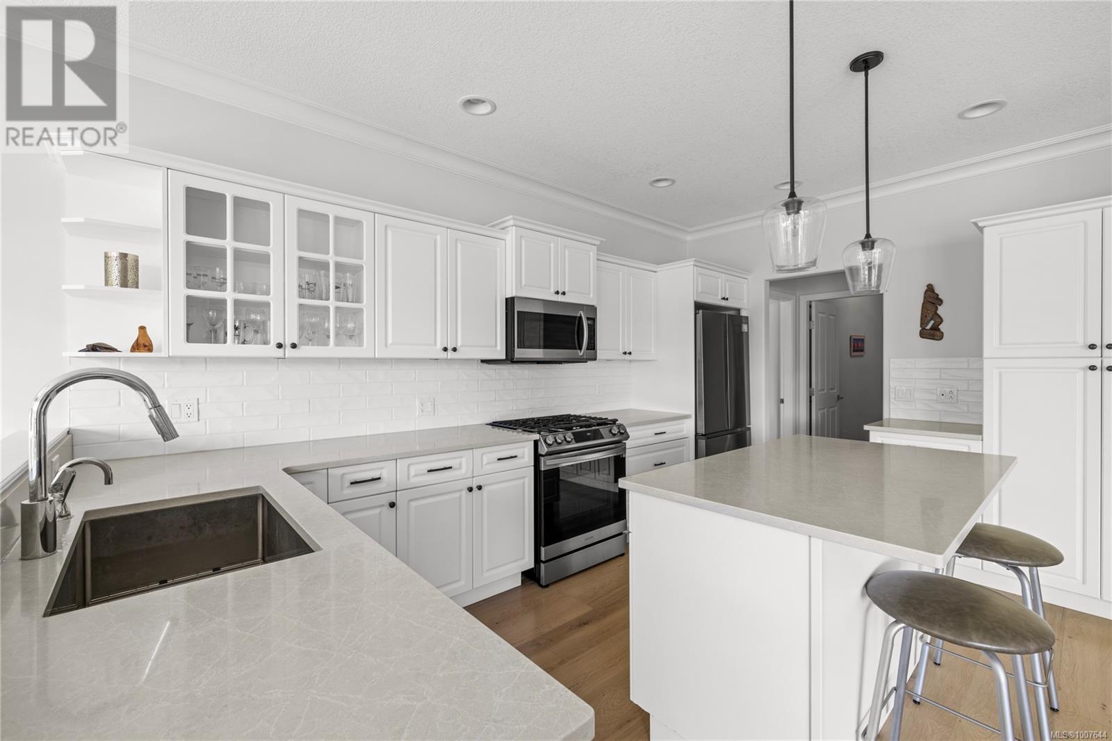Photo 23 of 636 Morningstar Dr, Parksville BC