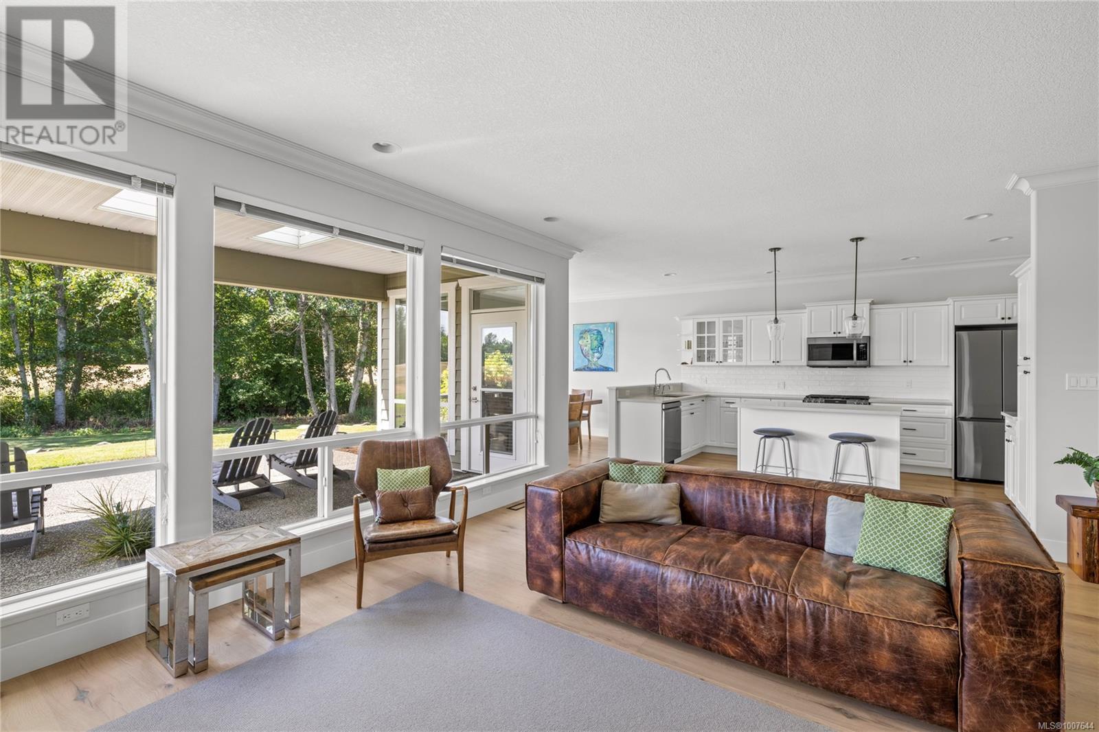Photo 4 of 636 Morningstar Dr, Parksville BC