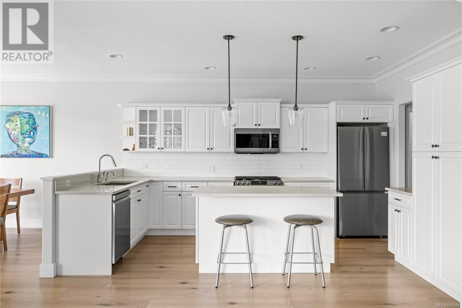 Photo 5 of 636 Morningstar Dr, Parksville BC