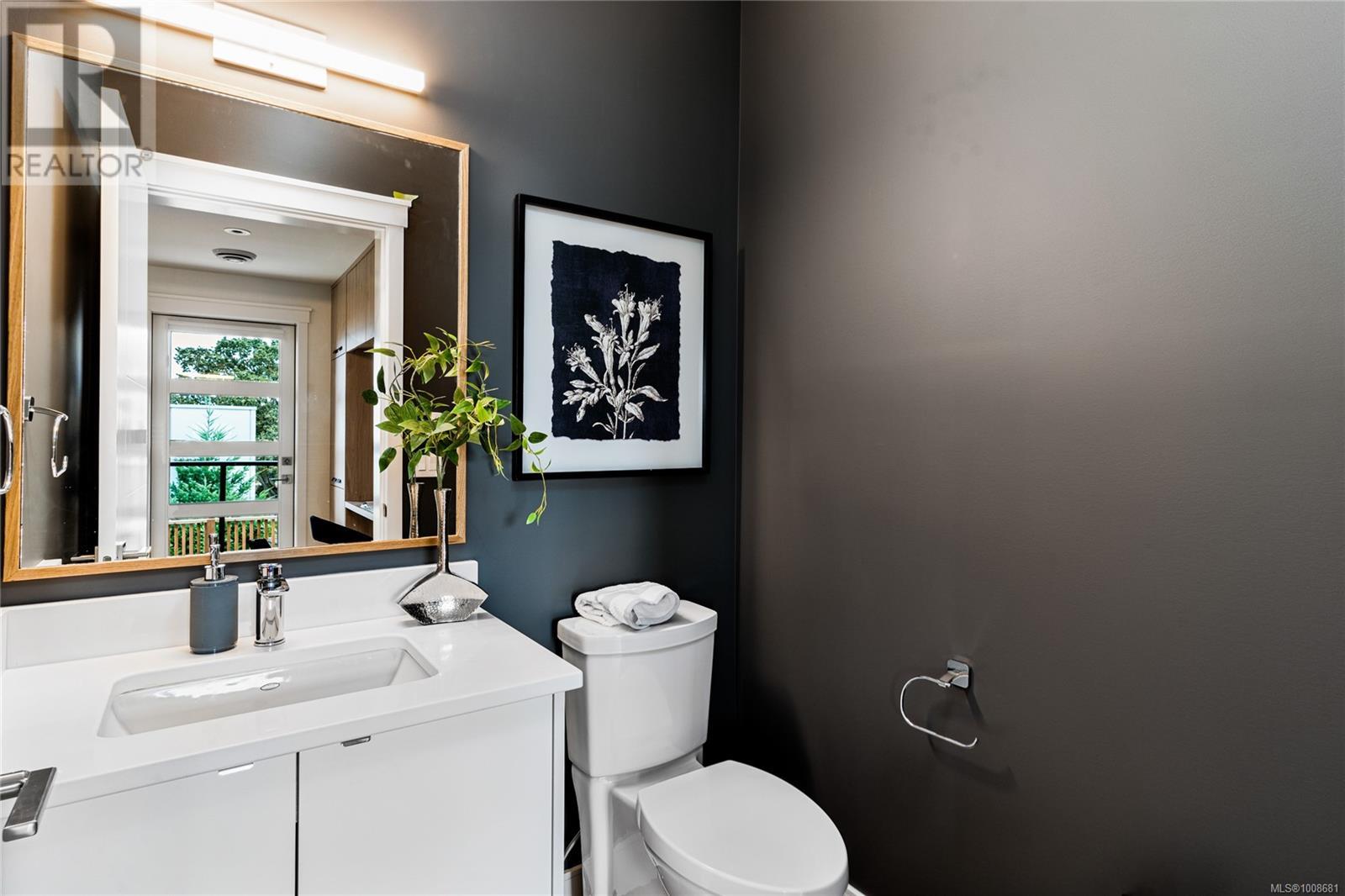 Photo 13 of 32 4253 Dieppe Rd, Saanich BC