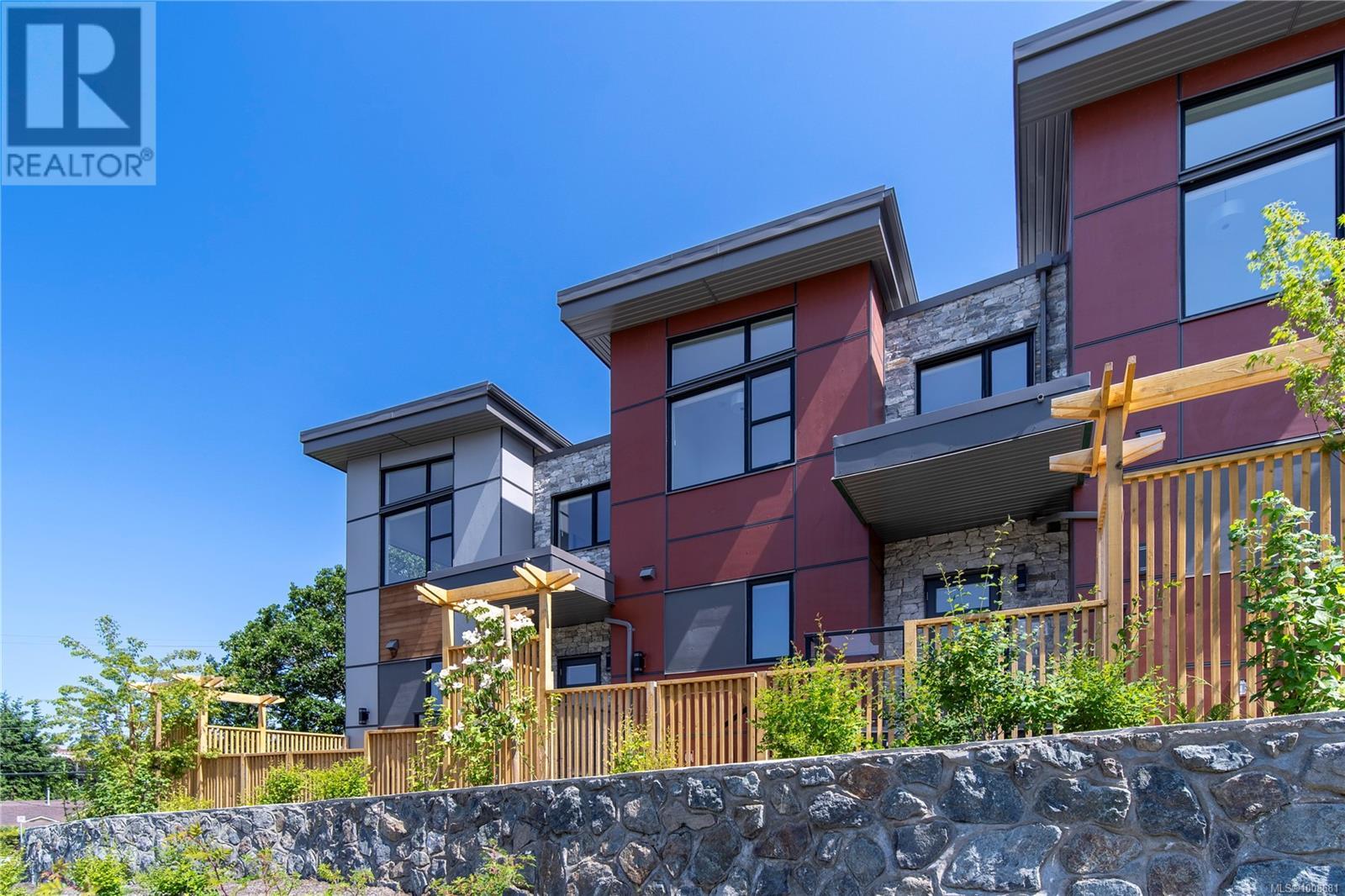 Photo 30 of 32 4253 Dieppe Rd, Saanich BC
