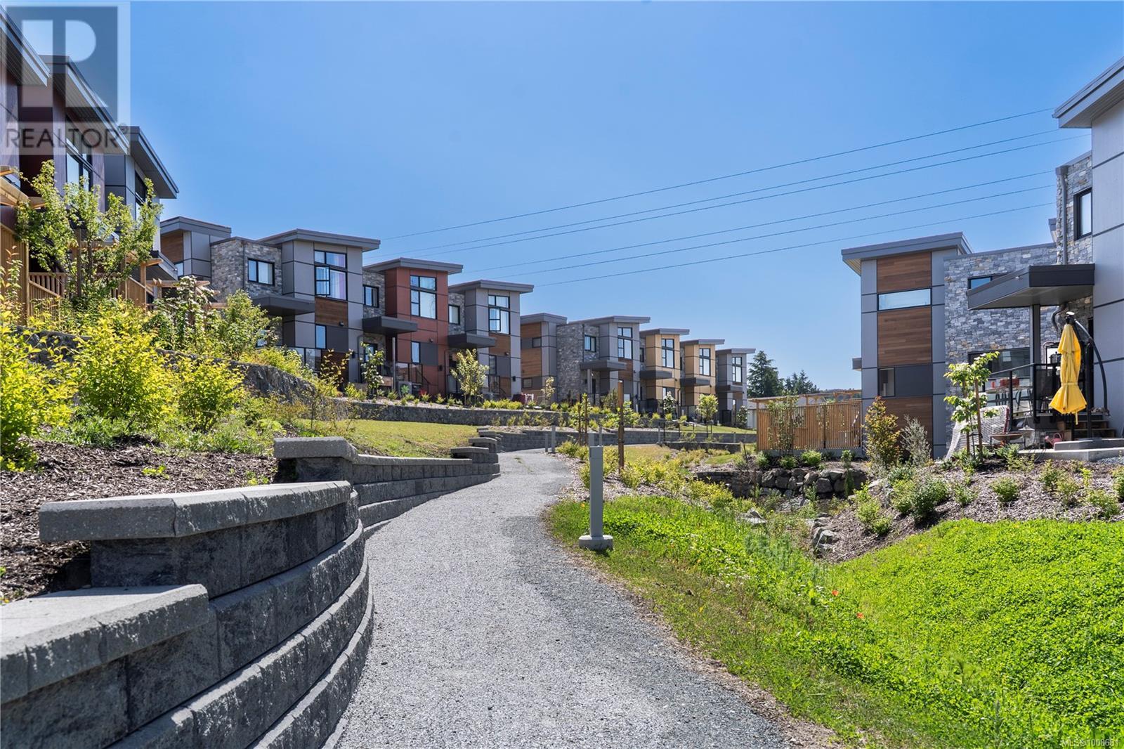 Photo 35 of 32 4253 Dieppe Rd, Saanich BC