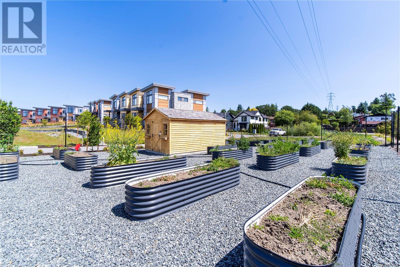 Photo 38 of 32 4253 Dieppe Rd, Saanich BC