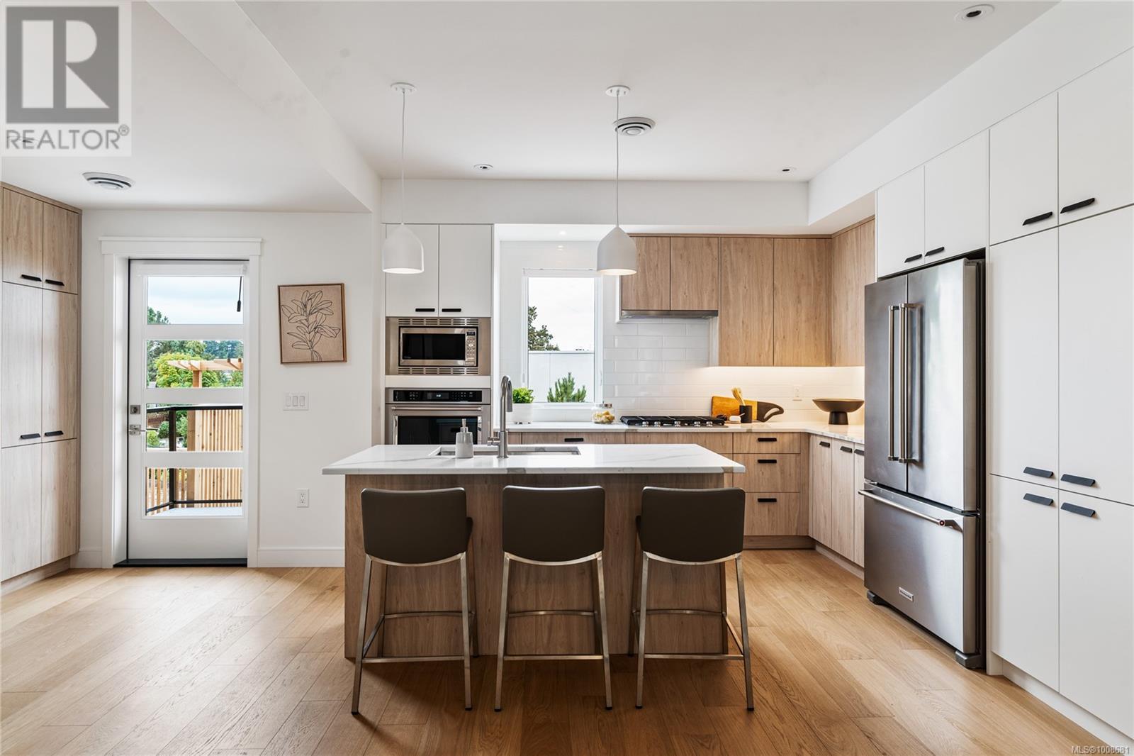 Photo 5 of 32 4253 Dieppe Rd, Saanich BC