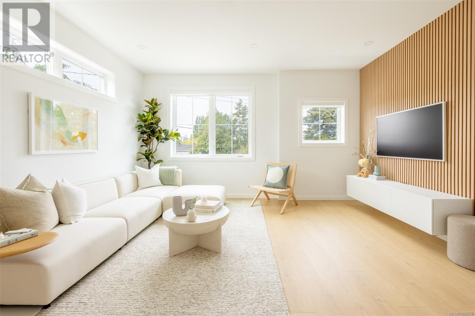 Photo 8 of Th 21 3450 Whittier Ave, Saanich BC
