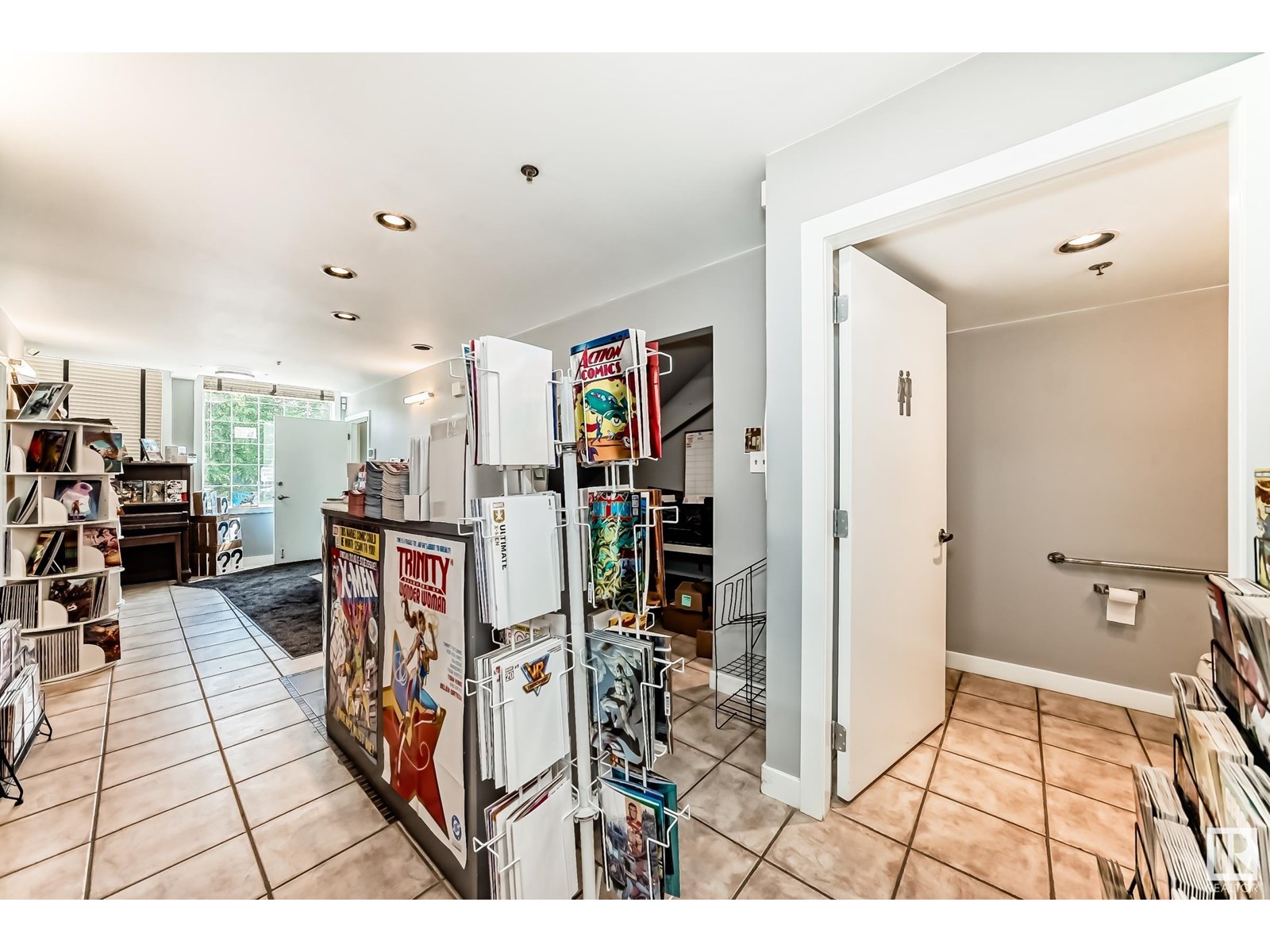 Photo 9 of 10086 164 St Nw Nw, Edmonton AB