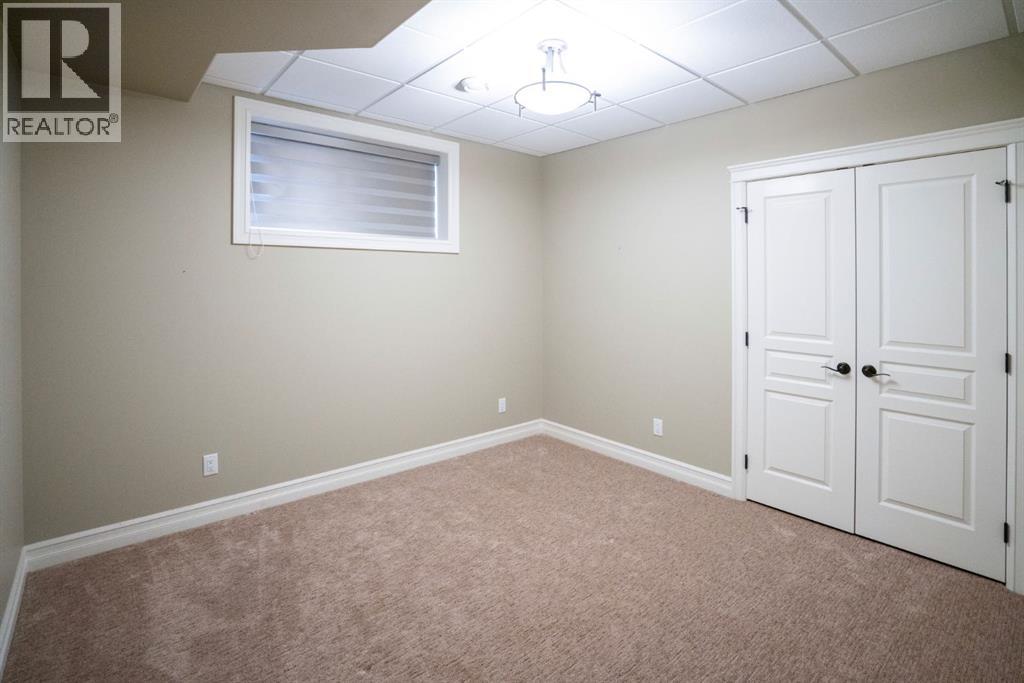 Photo 4 of 5906 24 Avenueclose, Camrose AB