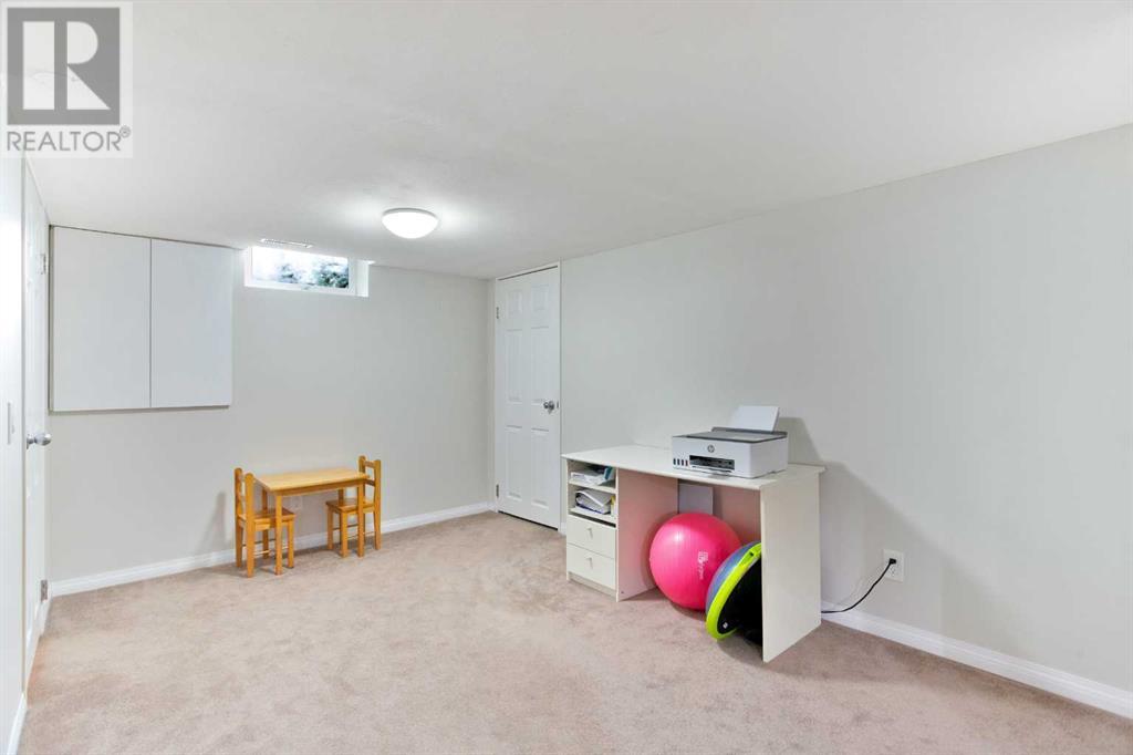 Photo 36 of 39 Canova Close Sw, Calgary AB
