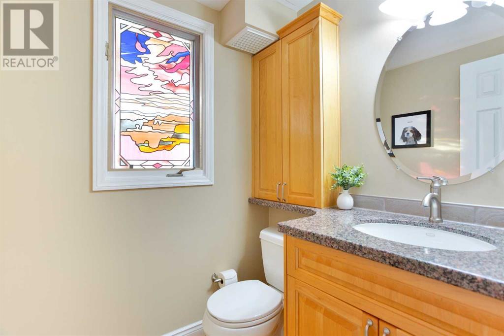 Photo 19 of 39 Canova Close Sw, Calgary AB