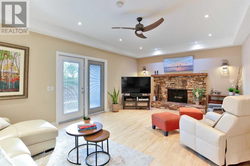 Photo 16 of 39 Canova Close Sw, Calgary AB