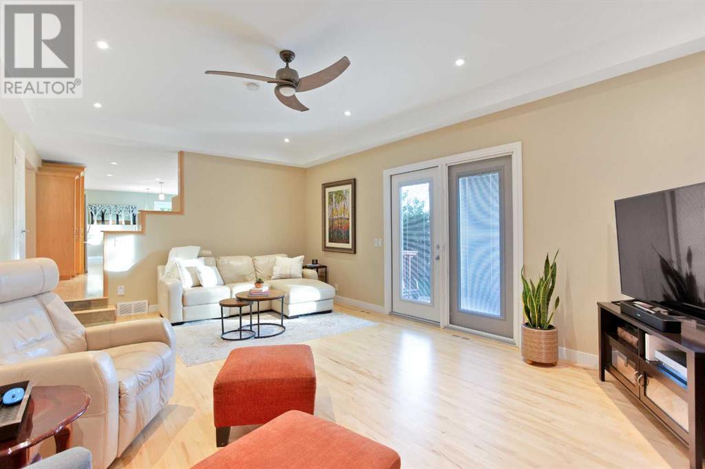 Photo 17 of 39 Canova Close Sw, Calgary AB