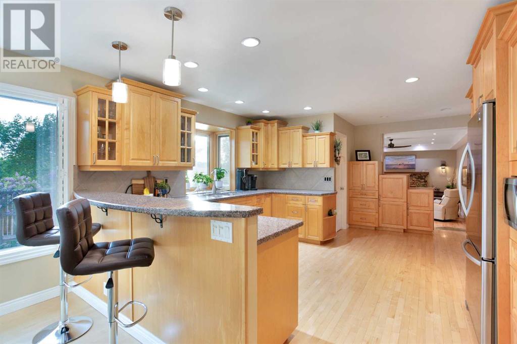Photo 12 of 39 Canova Close Sw, Calgary AB