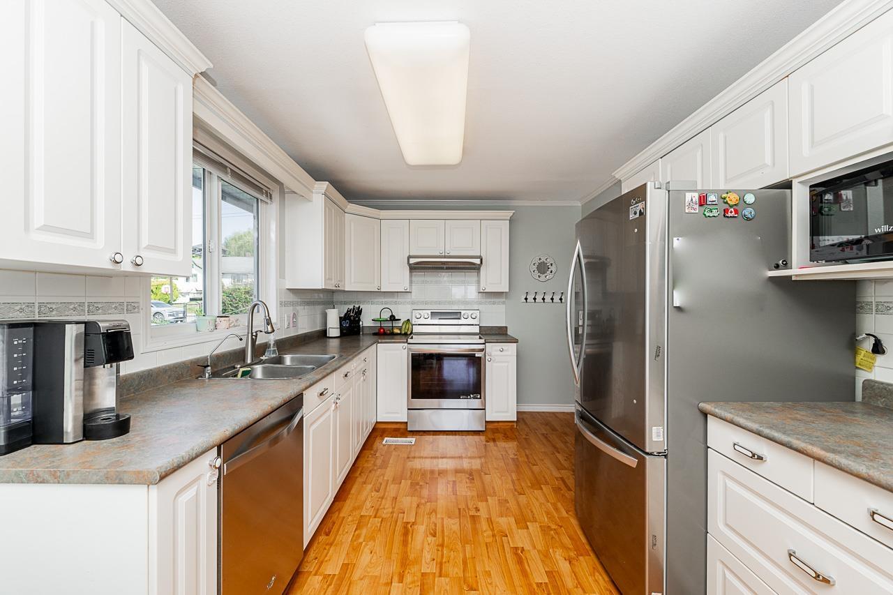 Photo 4 of 32986 4th Avenue, Mission BC