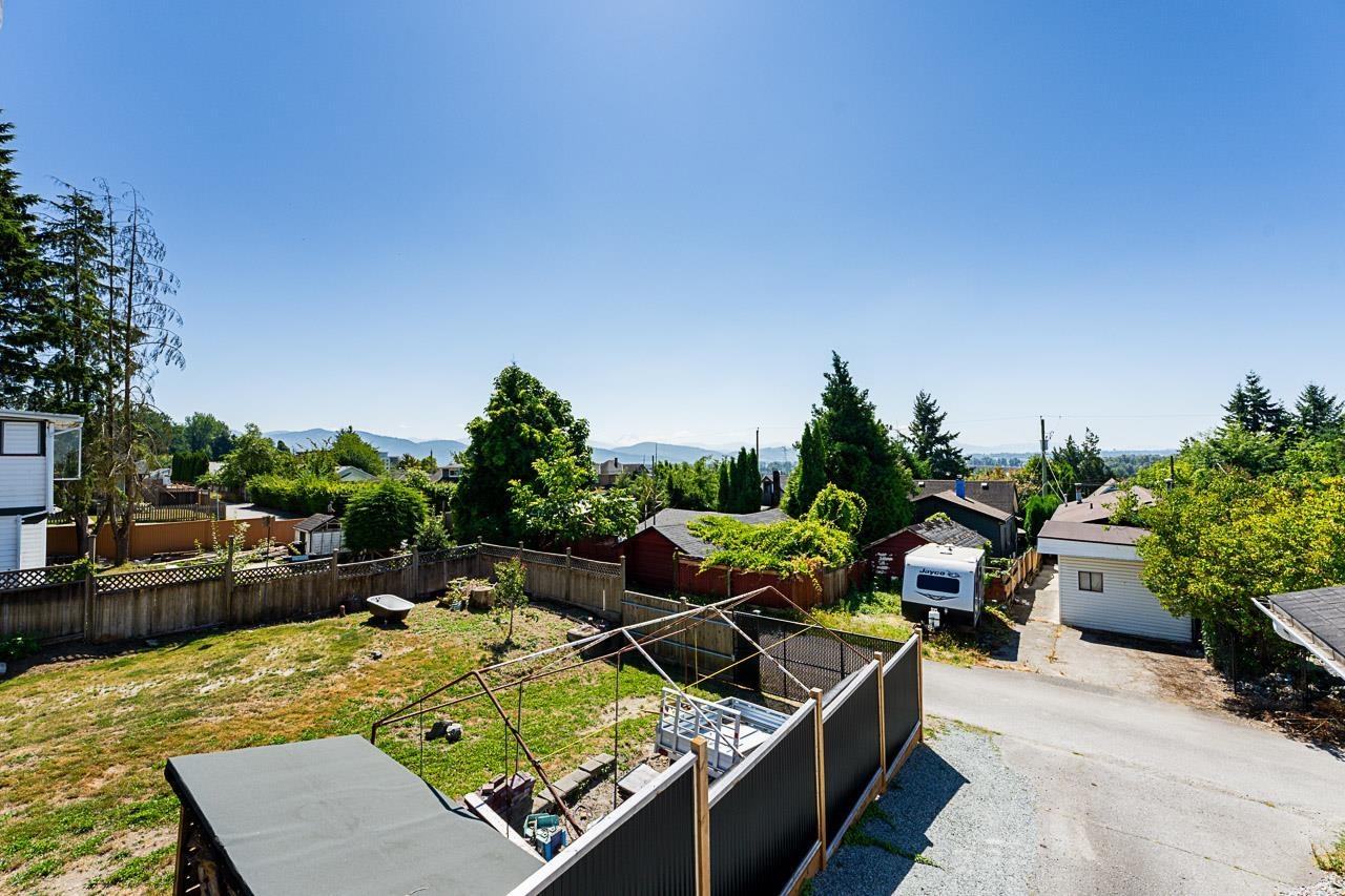 Photo 32 of 32986 4th Avenue, Mission BC