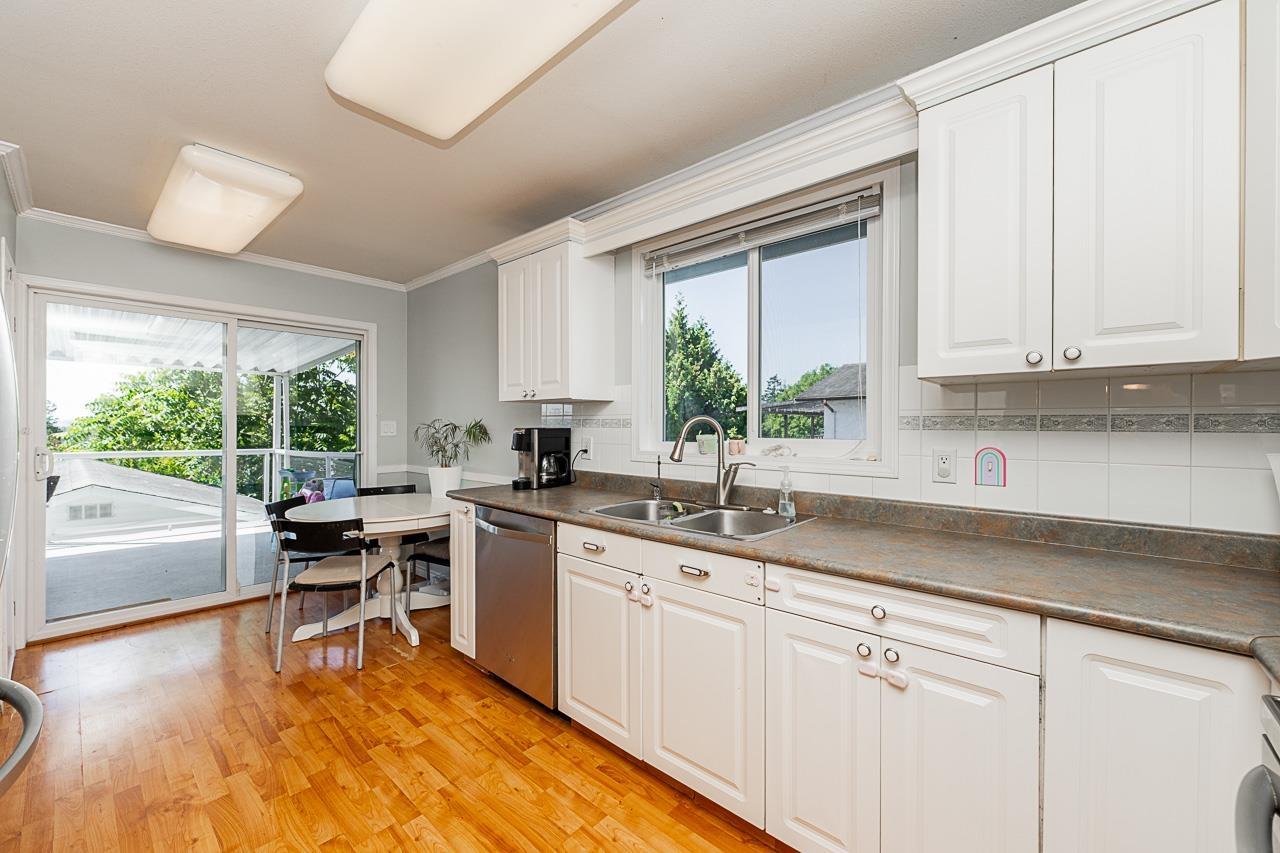 Photo 5 of 32986 4th Avenue, Mission BC