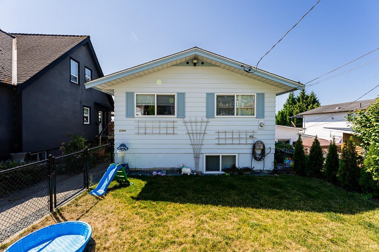 Photo 2 of 32986 4th Avenue, Mission BC