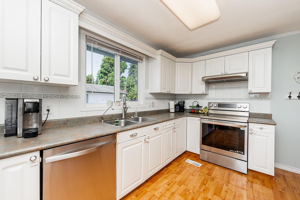 Photo 3 of 32986 4th Avenue, Mission BC