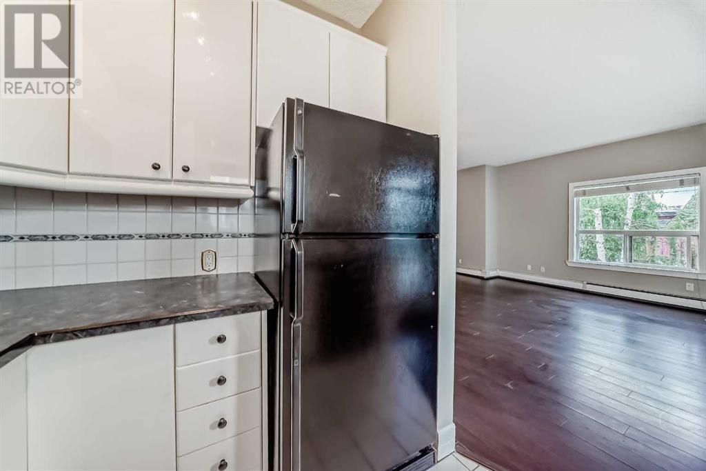 Photo 7 of 3 1441 23 Avenue Sw, Calgary AB