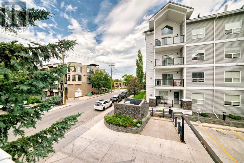 Photo 11 of 3 1441 23 Avenue Sw, Calgary AB