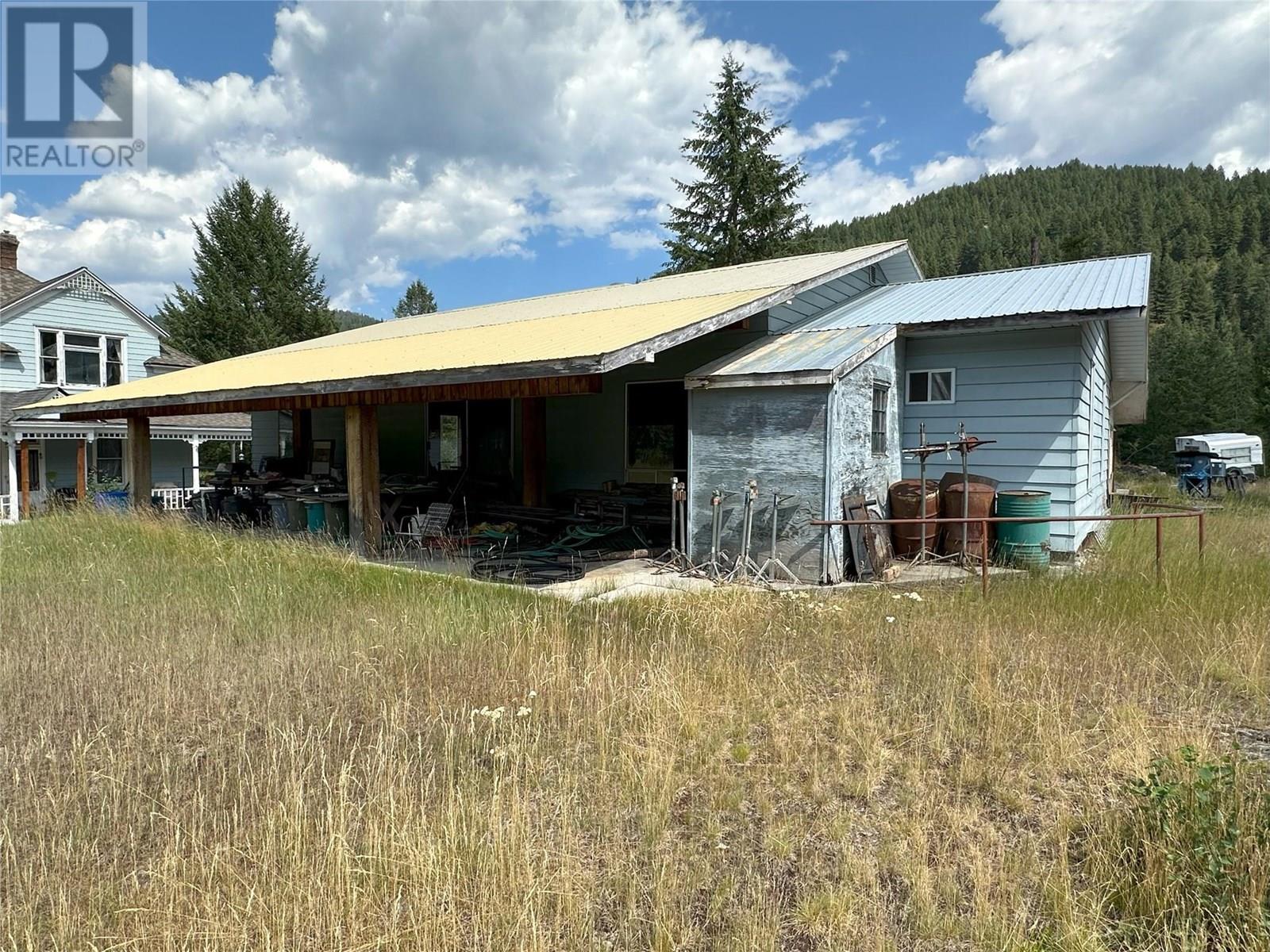 650 SUTHERLAND Avenue, Greenwood