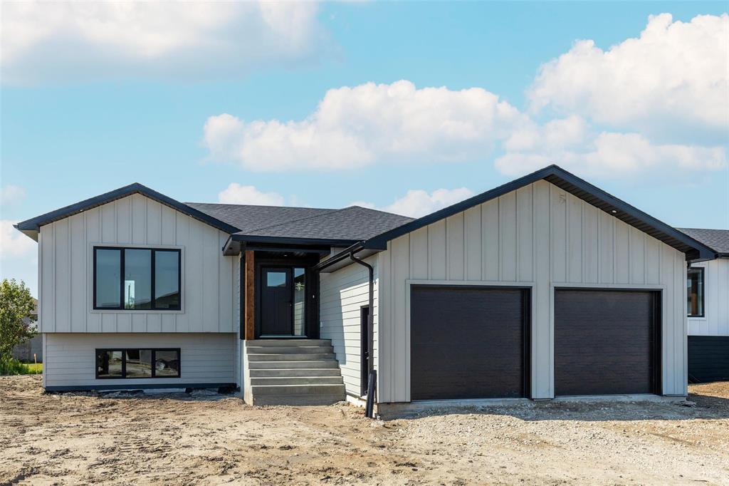 Photo 1 of 16 Parkside Crescent, Mitchell MB