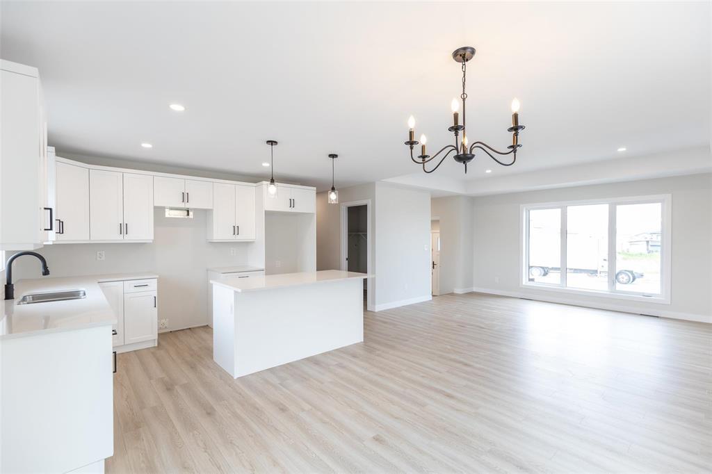 Photo 7 of 16 Parkside Crescent, Mitchell MB